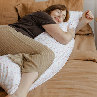 Organic-covered maternity pillow for supporting pregnant women during sleep by MINICAMP