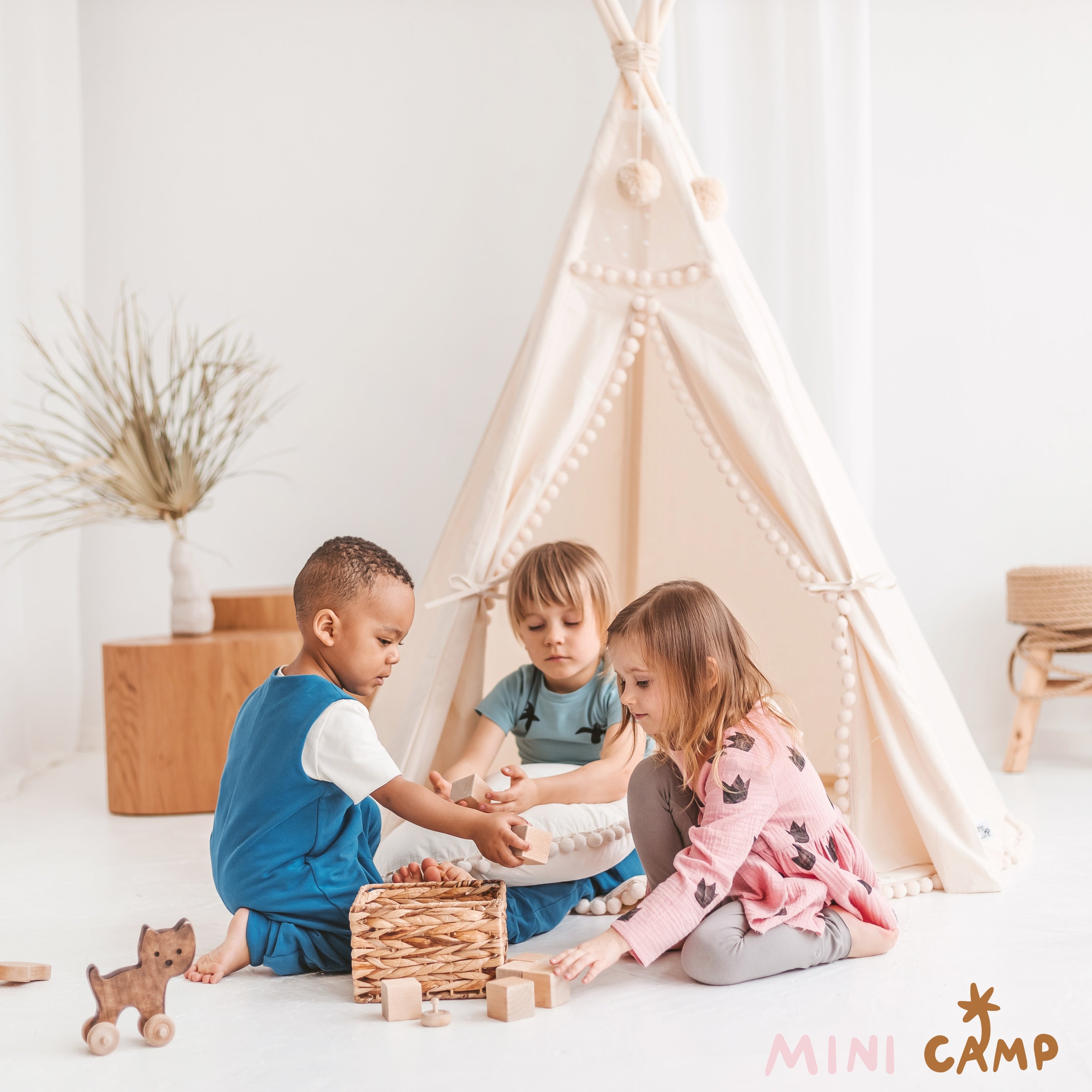 mini camp MINICAMP Original Play Tent with Pompoms Teepee with Play mat